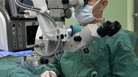 【泉一技術(shù)】從模糊到清晰，1700度近視的他重獲“新生視界”——我院眼科成功完成高難度白內(nèi)障煥晶手術(shù)